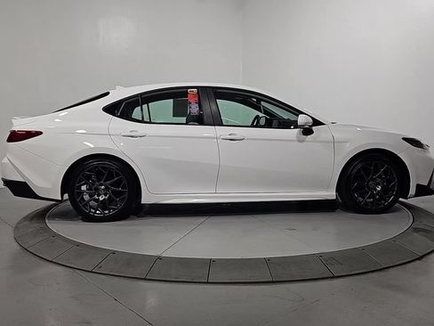 Used 2025 Toyota Camry Hybrid FWD image 6
