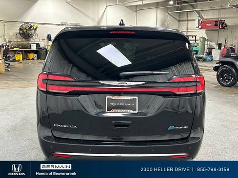 Used 2024 Chrysler Pacifica Limited FWD image 7