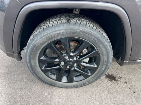 Used 2018 Jeep Grand Cherokee Altitude image 12