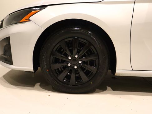 Used 2024 Nissan Altima 2.5 S image 30