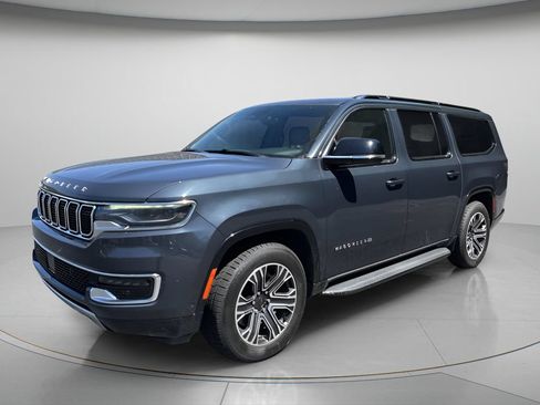 Used 2024 Jeep Wagoneer L Series II RWD image 3