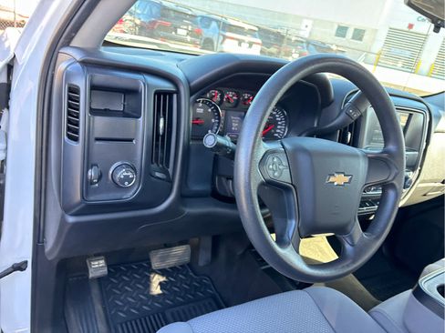 Used 2018 Chevrolet Silverado 1500 Custom w/ Custom Value Package image 9