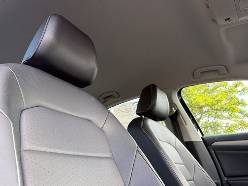 Used 2024 Volkswagen Jetta SE FWD image 16