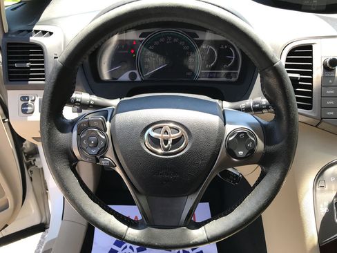 Used 2015 Toyota Venza XLE FWD image 15