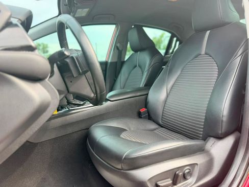 Used 2020 Toyota Camry SE FWD image 32