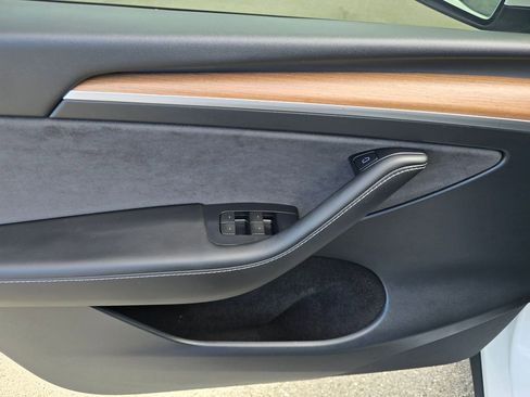 Used 2023 Tesla Model Y Performance image 18