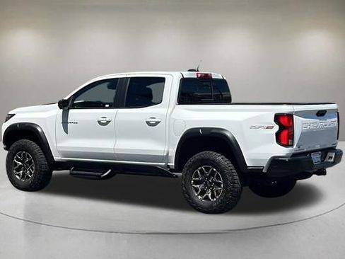 Used 2025 Chevrolet Colorado ZR2 w/ Technology Package AWD/4WD image 4