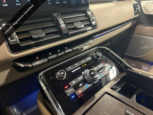 Certified 2023 Lincoln Navigator L Reserve image 17
