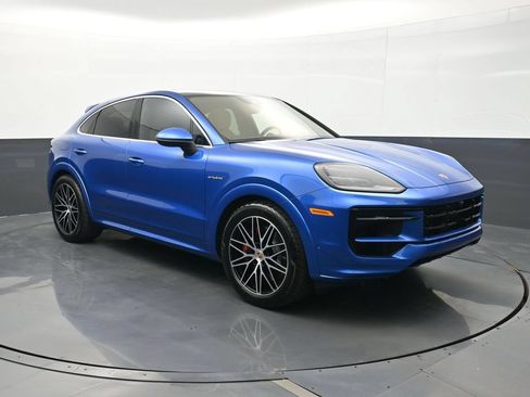 Certified 2025 Porsche Cayenne S AWD/4WD image 25