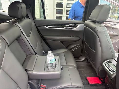 Used 2025 Cadillac XT6 Premium Luxury w/ Technology Package AWD/4WD image 14