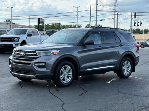 Used 2022 Ford Explorer XLT w/ Equipment Group 202A AWD/4WD image 8