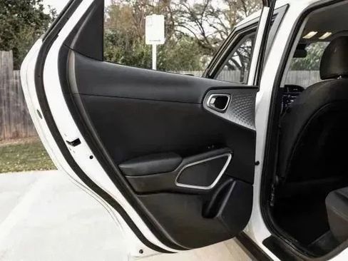 Used 2022 Kia Soul LX w/ Technology Package image 37