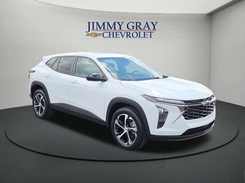 New 2026 Chevrolet Trax RS w/ Sunroof Package FWD image 7