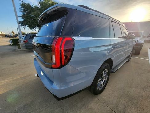 Used 2025 Ford Expedition Active RWD image 4