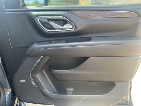 Used 2021 Chevrolet Suburban LT image 32