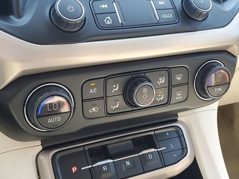 Used 2022 GMC Acadia Denali AWD/4WD image 22