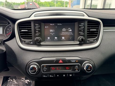 Used 2019 Kia Sorento AWD V6 image 22