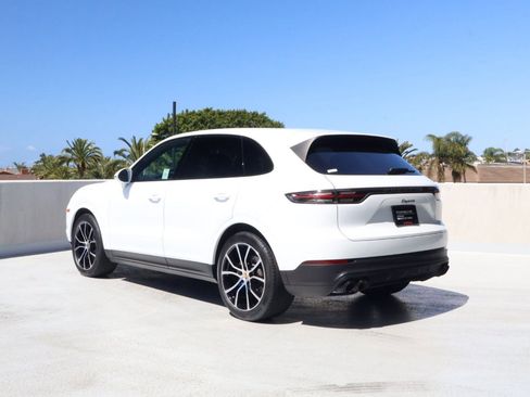 Certified 2023 Porsche Cayenne AWD/4WD image 3