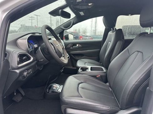 New 2026 Chrysler Pacifica Select image 15