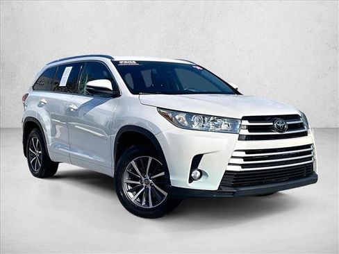 Used 2018 Toyota Highlander XLE image 12
