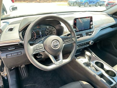 Used 2024 Nissan Altima 2.5 SV FWD image 10