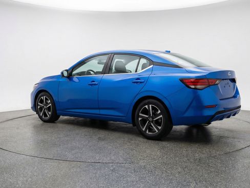 Used 2025 Nissan Sentra SV image 6