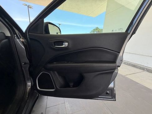 Used 2018 Jeep Compass Limited w/ Navigation Group AWD/4WD image 34