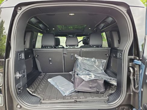 New 2026 Land Rover Defender 110 X-Dynamic SE AWD/4WD image 13
