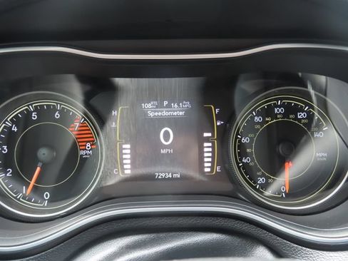 Used 2022 Jeep Cherokee Latitude w/ Comfort Safety Group AWD/4WD image 35
