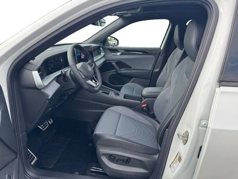 New 2026 Volkswagen Tiguan SE R-Line AWD/4WD image 13