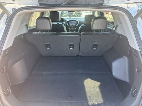 Used 2023 GMC Terrain SLT image 42