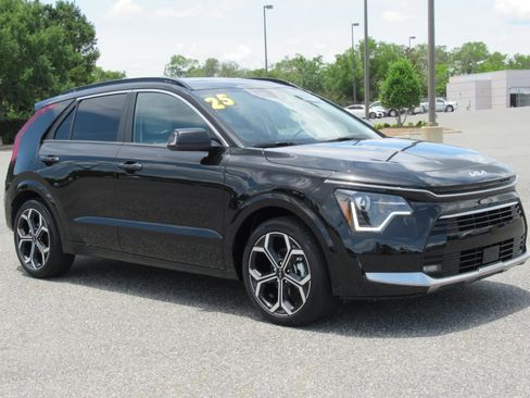 Used 2025 Kia Niro EX Touring FWD image 1