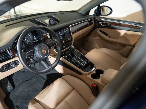 Certified 2023 Porsche Macan AWD/4WD image 4