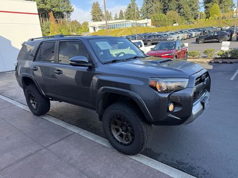 Used 2020 Toyota 4Runner TRD Off-Road Premium w/ Moonroof Package AWD/4WD image 6