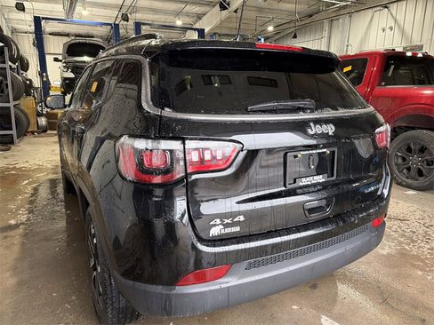 Used 2022 Jeep Compass Limited image 6