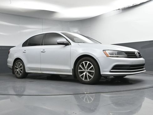 Used 2017 Volkswagen Jetta SE image 22