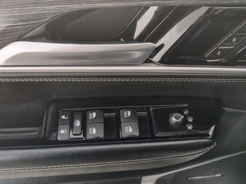 Certified 2024 Jeep Wagoneer L Series III w/ Flexible Seating Group image 15