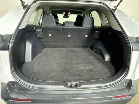 Used 2020 Toyota RAV4 LE FWD image 29