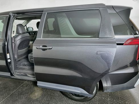 Used 2025 Kia Carnival FWD image 26