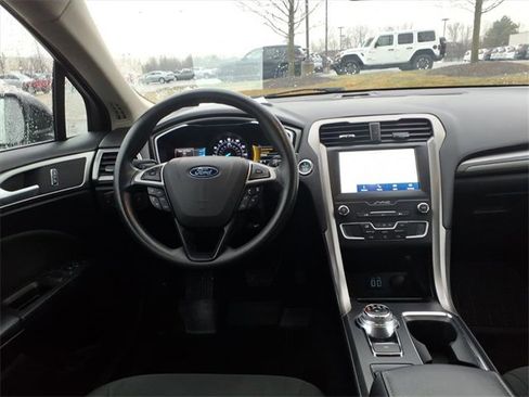 Used 2020 Ford Fusion SE image 10