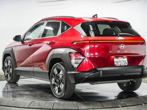 Used 2024 Hyundai Kona SEL w/ Convenience Package FWD image 4