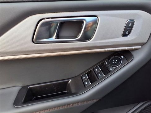 New 2025 Ford Explorer Active image 11