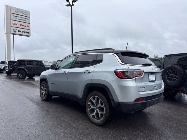 Used 2025 Jeep Compass Limited AWD/4WD image 6
