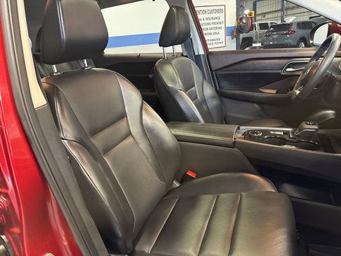 Used 2021 Nissan Rogue SV w/ Premium Package image 31