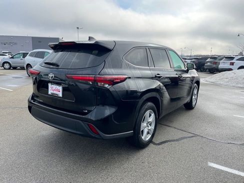 Used 2024 Toyota Highlander LE FWD image 7