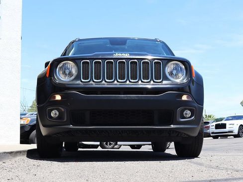 Used 2018 Jeep Renegade Latitude FWD image 18