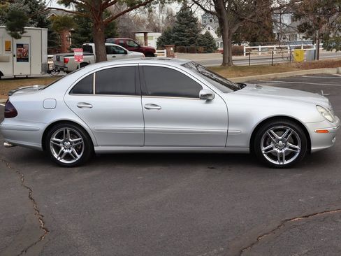 Used 2005 Mercedes-Benz E 500 4MATIC image 3