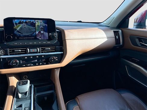 Used 2023 Nissan Pathfinder Platinum image 25