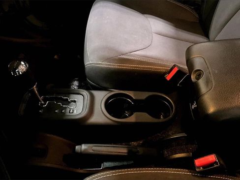 Used 2015 Jeep Wrangler Unlimited Sahara w/ Connectivity Group image 16