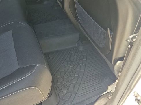 Used 2023 Jeep Grand Cherokee Laredo X image 32